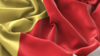 Tessuti per bandiere: qual è il più adatto alle tue esigenze?