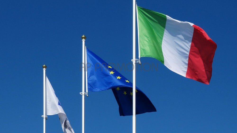 Come fissare la bandiera al pennone: 3 consigli efficaci