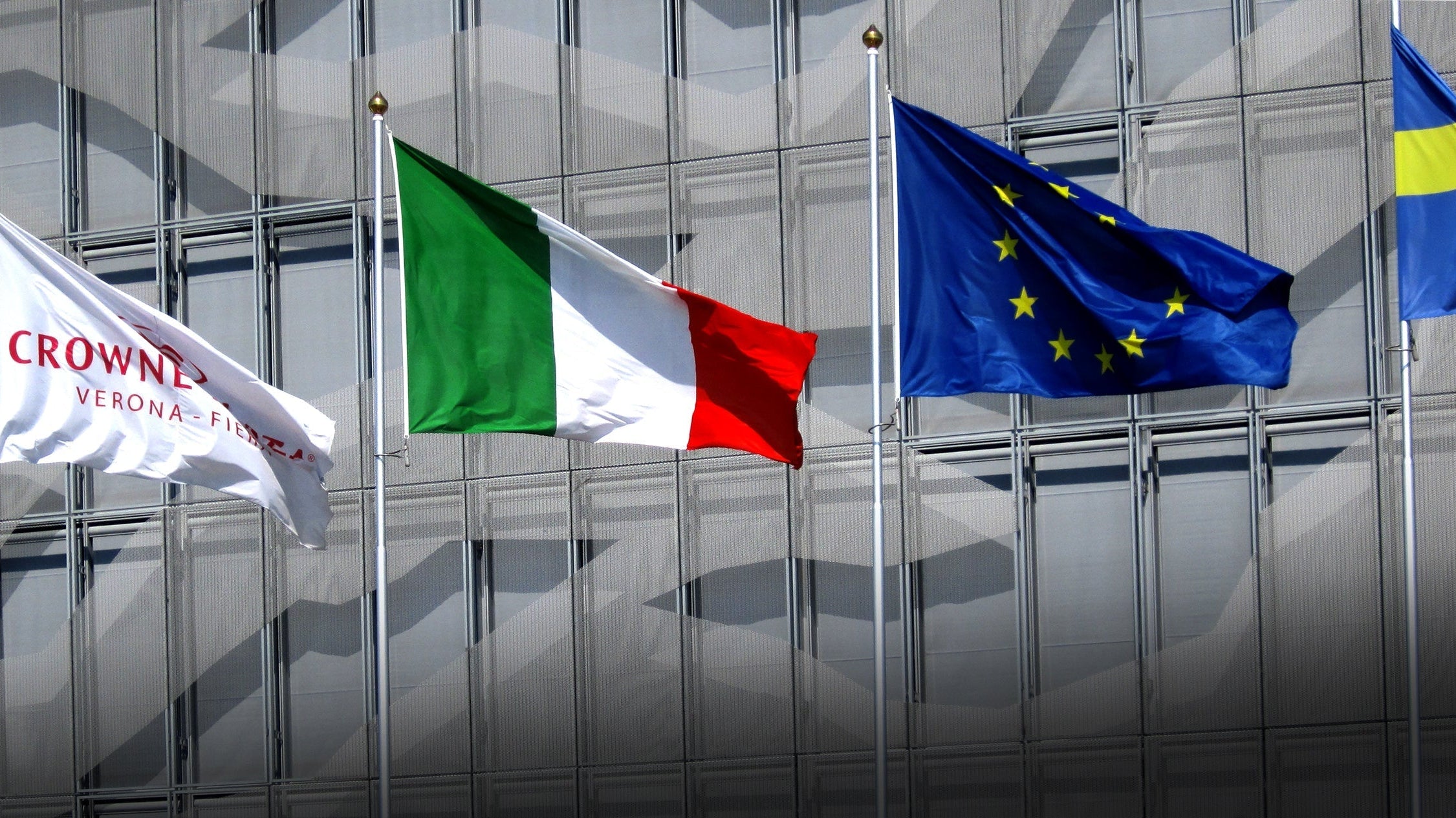Pennoni Aziendali: Come Trasformare l'Immagine della Tua Azienda