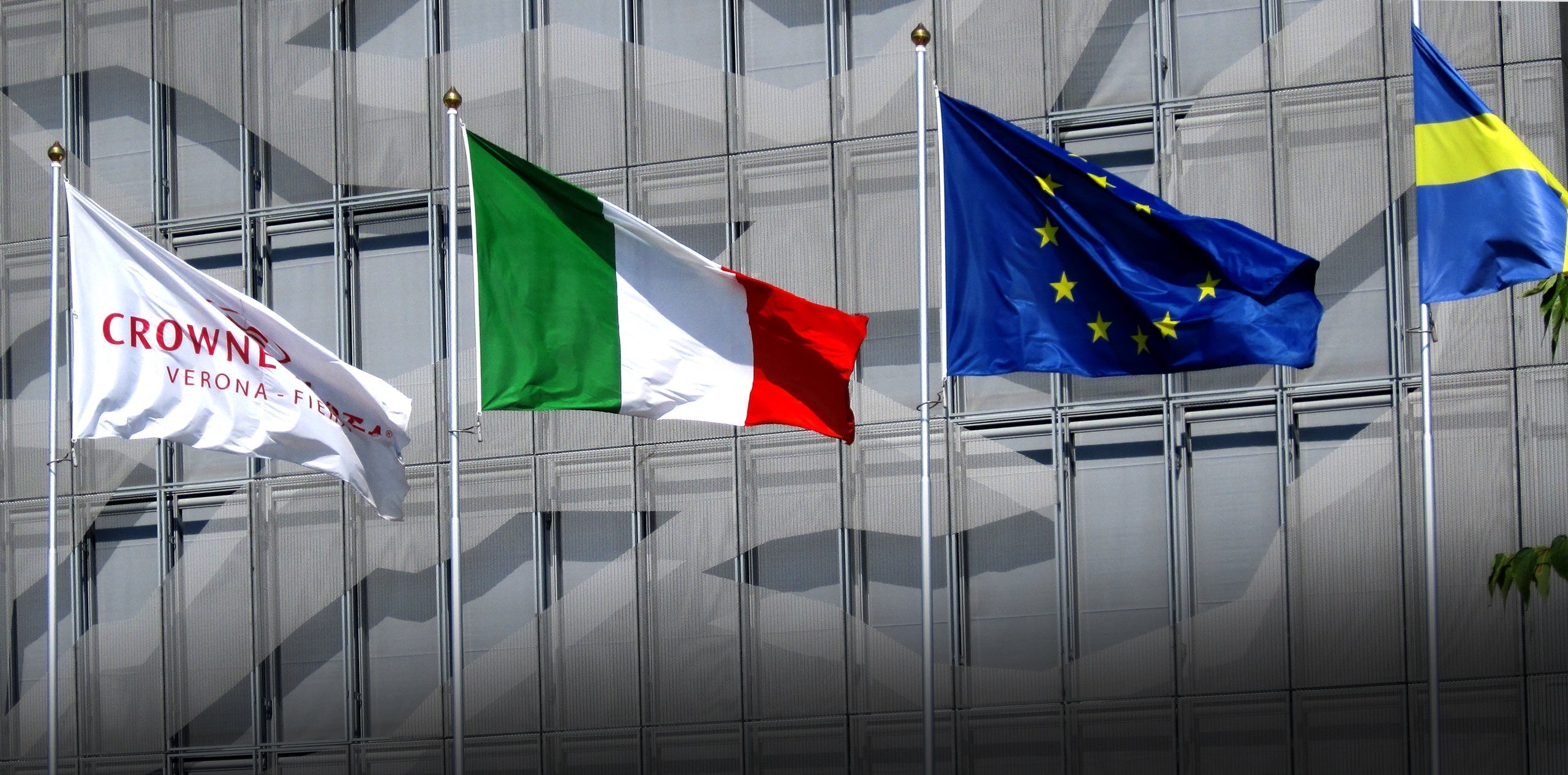 Pennoni Aziendali: Come Trasformare l'Immagine della Tua Azienda