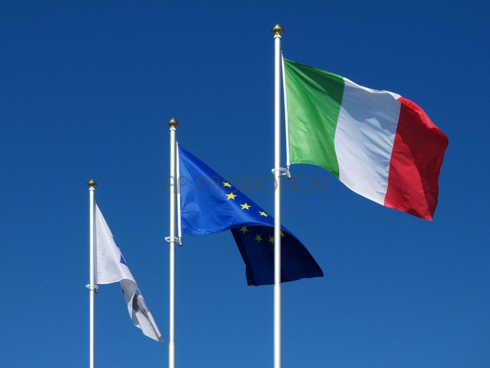 Come fissare la bandiera al pennone: 3 consigli efficaci